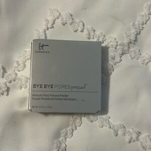 Bye bye pores pressed powder